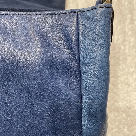 Be&D Rosie Page Navy Blue Leather Messenger Bag - Picture 7 of 8